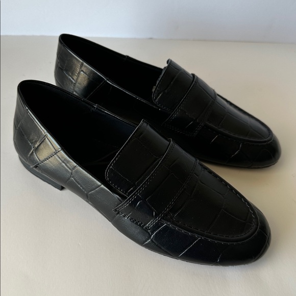 Zara Women’s Croc-Embossed Black Loafers - Picture 3 of 17